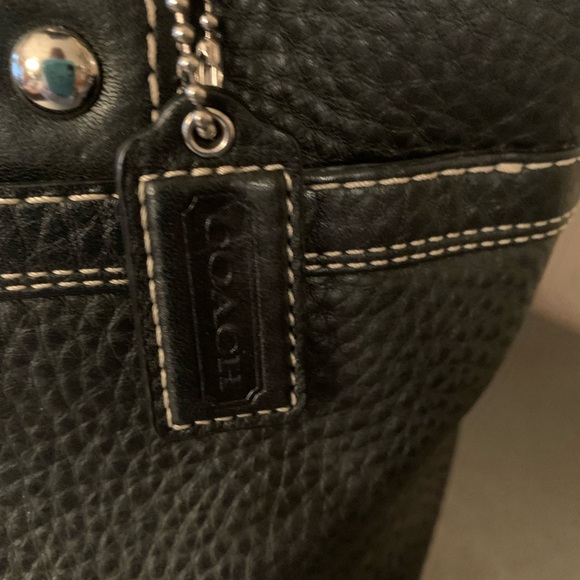 COACH, Handbag BLACK PEBBLE LEATHER, large pocket on front and back. Zip closure - Picture 2 of 8